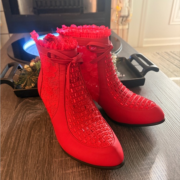 Ashro Womens 2.5 inch Heel Bootie Size 8M Red Lace Inset  Zipper - Picture 2 of 10